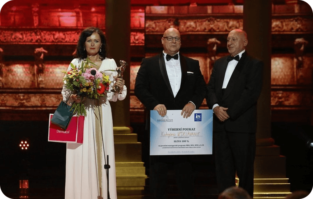 Tatiana Husárová pri odovzdávaní ocenenia